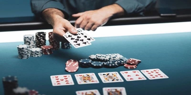 Khi có bài mạnh, bạn không nên đánh vội